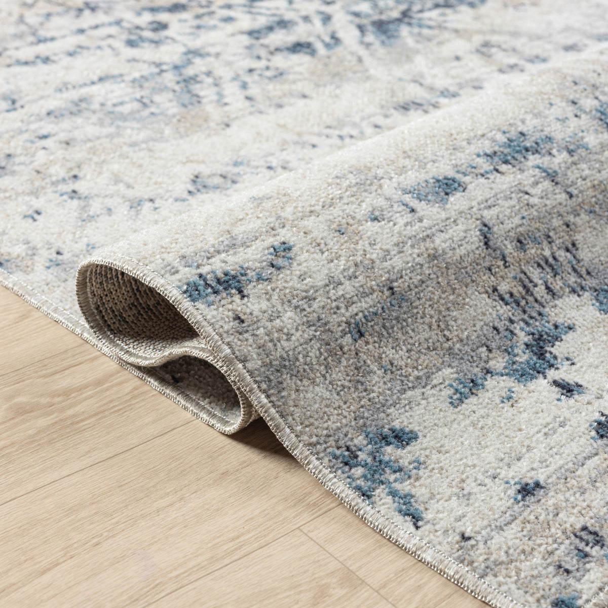 Ivory/Blue Classic Medallion Polyester Washable Indoor Area Rug - close-up detail