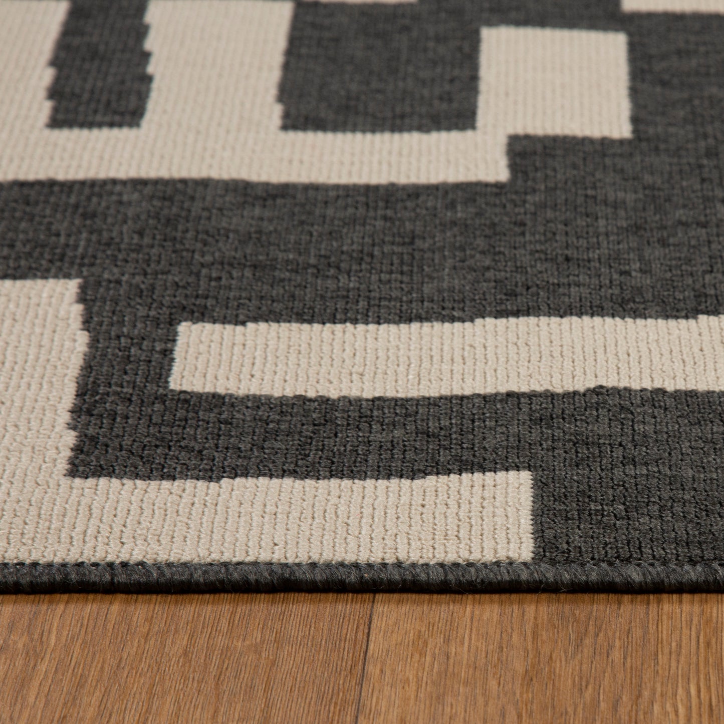 Mapa-82504 Bohemian/Eclectic Power-Loomed Black/Ivory Polypropylene Indoor/Outdoor Area Rug - LR Home