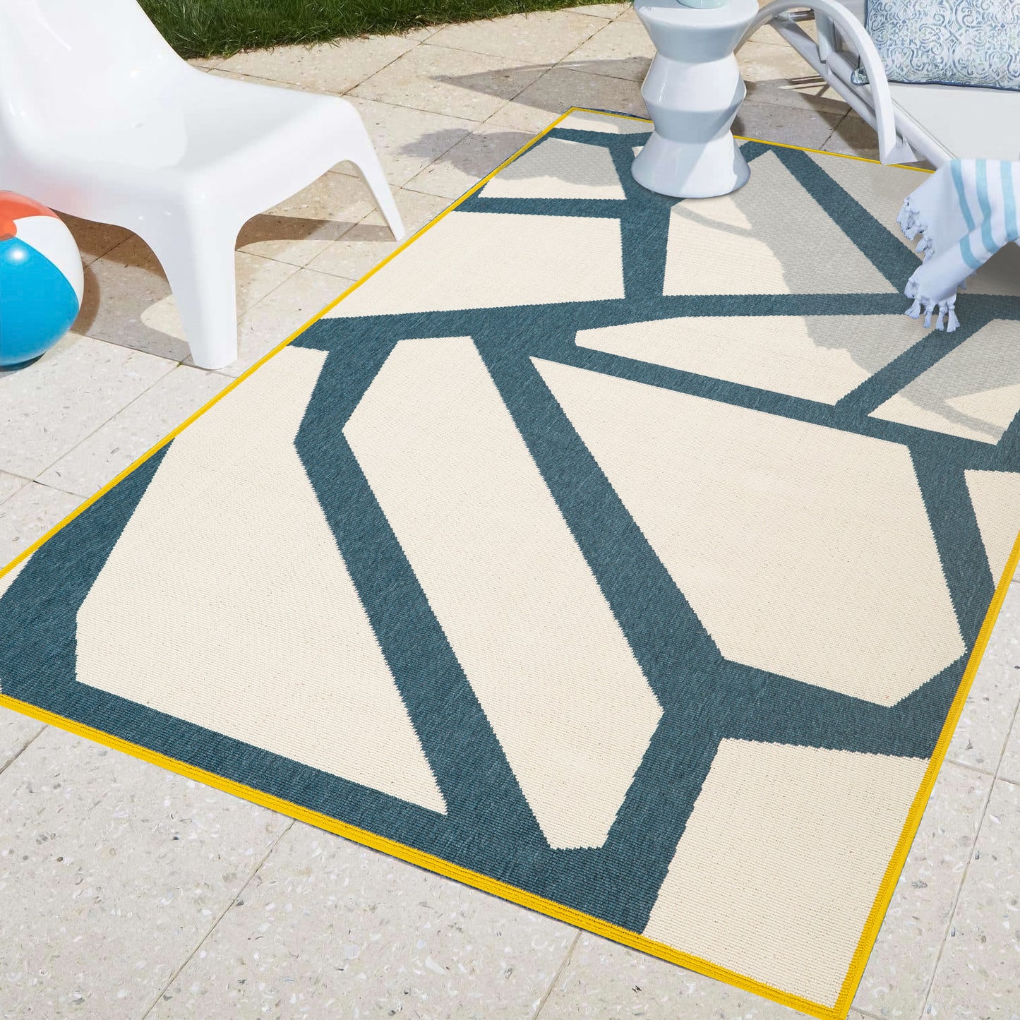 MAPAC-82507 Modern/Contemporary Machine Made White/Navy Polypropylene Indoor/Outdoor Area Rugs - LR Home