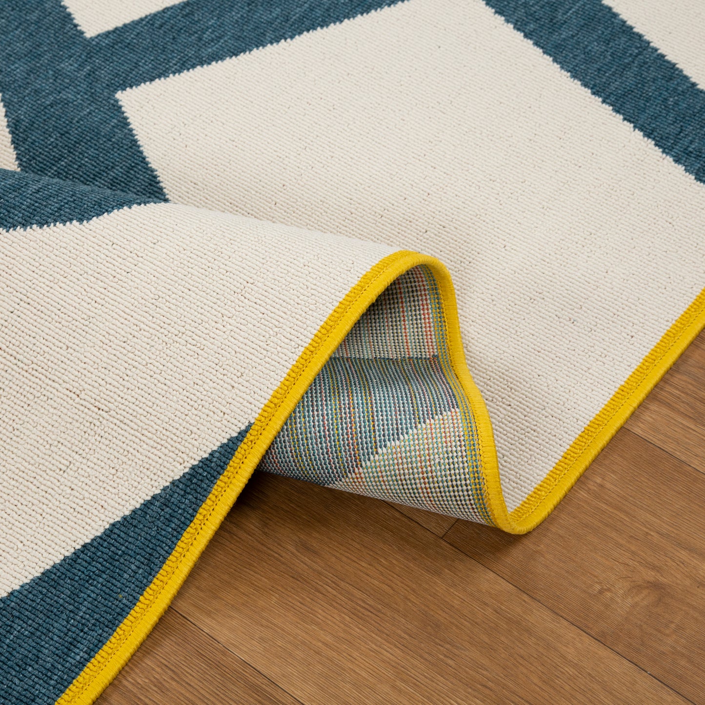 MAPAC-82507 Modern/Contemporary Machine Made White/Navy Polypropylene Indoor/Outdoor Area Rugs - LR Home