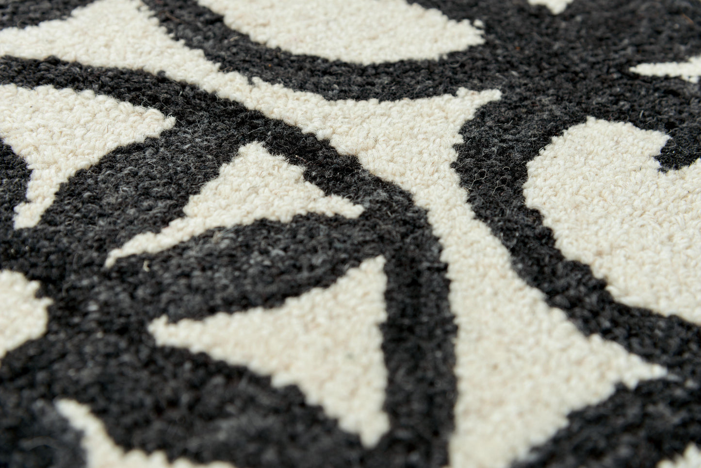 Matrix MRX104 Black/White Hand-Tufted Rug - Rizzy