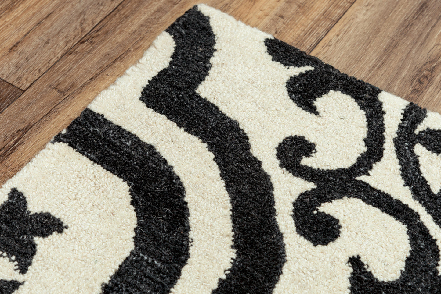 Matrix MRX104 Black/White Hand-Tufted Rug - Rizzy