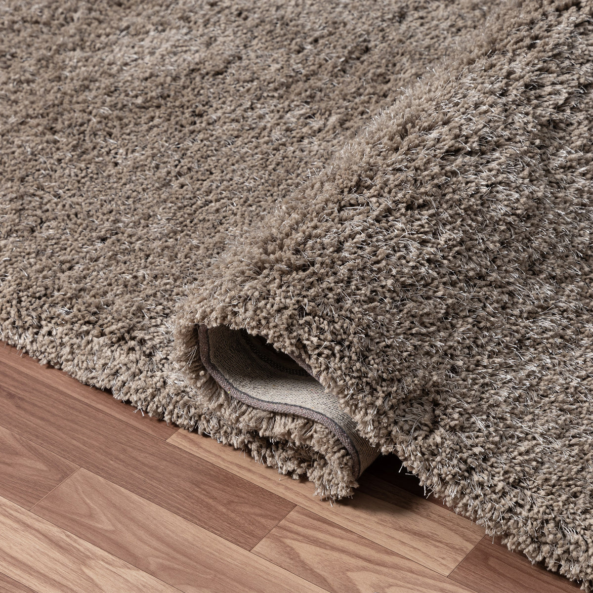 Silver Shag Solid Hand-Loomed Polyester Indoor Area Rug - close-up detail