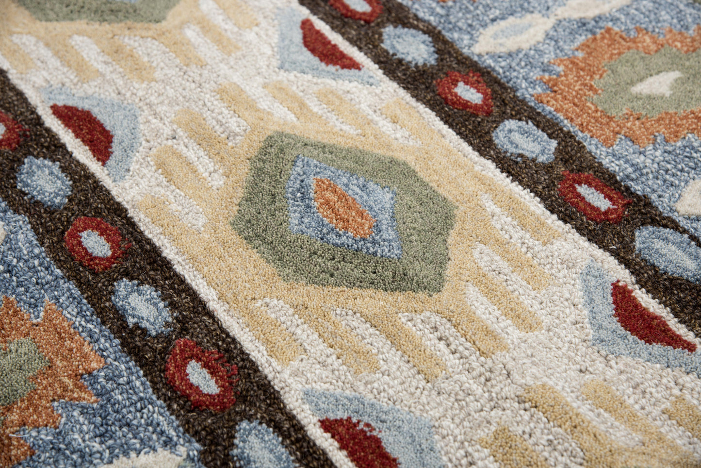 Northwoods NWD104 Beige Hand-Tufted Rug - Rizzy