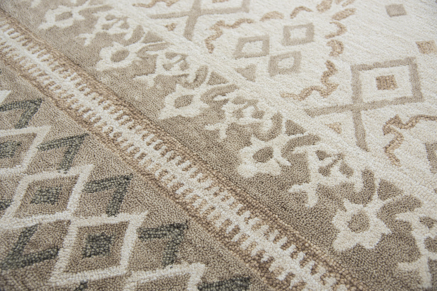 Opulent OU934A Natural/Beige Hand-Tufted Rug - Rizzy