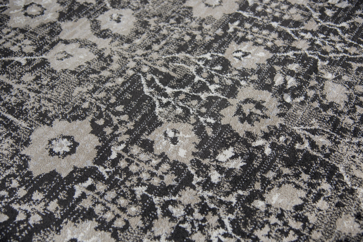 Panache PN6966 Black/Taupe Machine-Made Rug - Rizzy