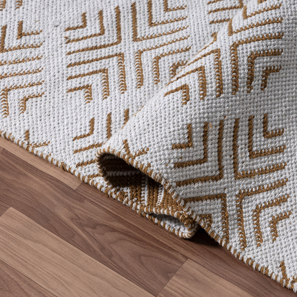 Tan/ White Diamond Modern Flatweave Cotton/Polyester Indoor Area Rug - close-up detail