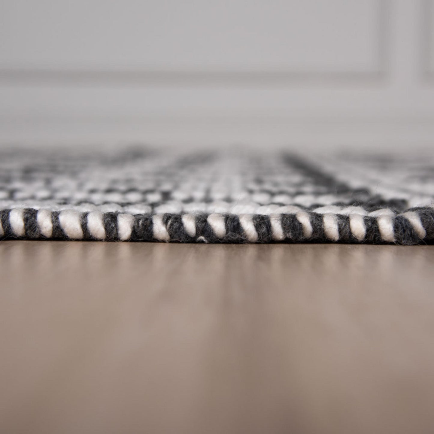 Pantera PTN694 Gray Hand-Woven Rug - Rizzy