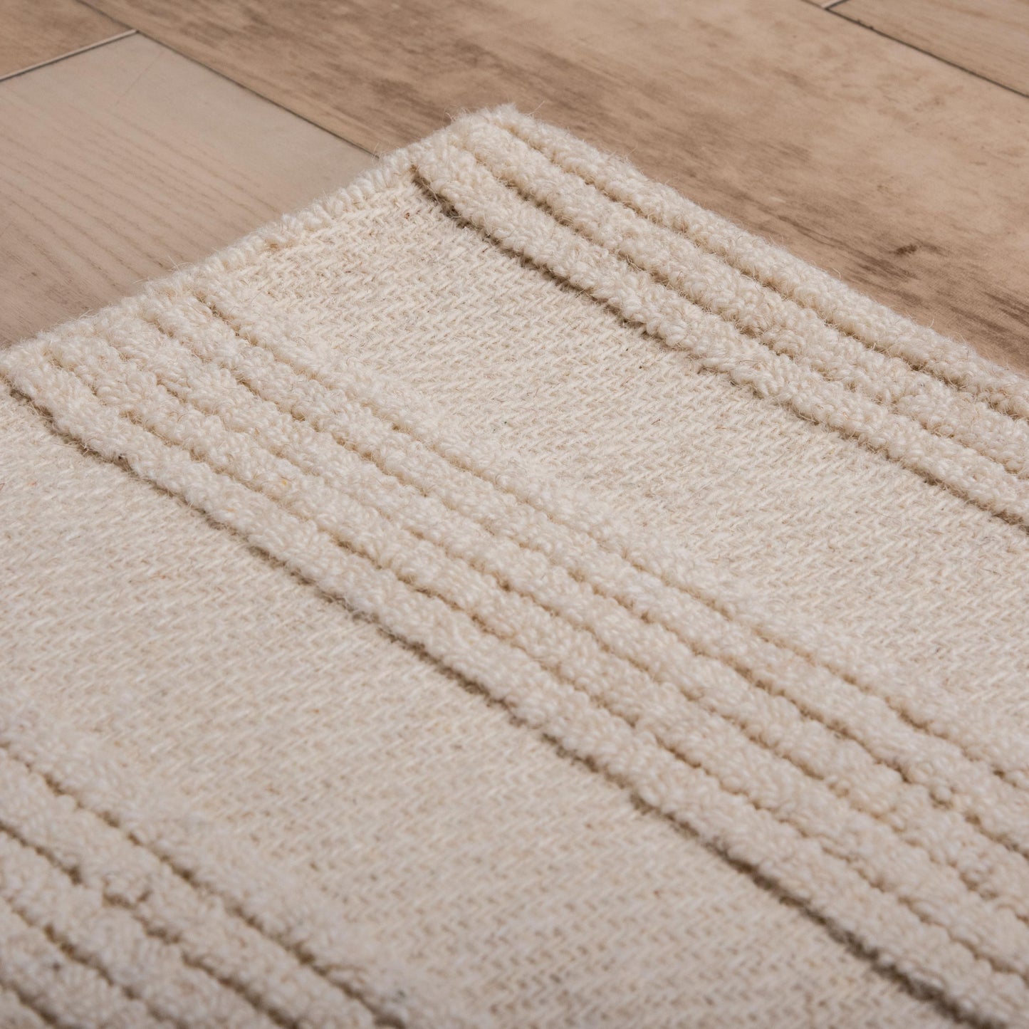 Rio RIO692 Ivory Hand-Tufted Rug - Rizzy