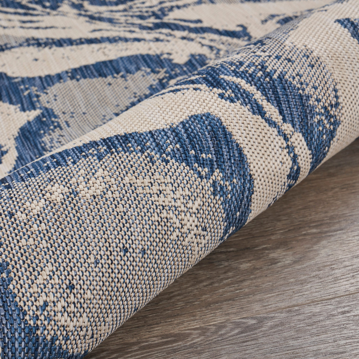 Abstract Oasis Indoor/Outdoor Accent Rug - corner view
