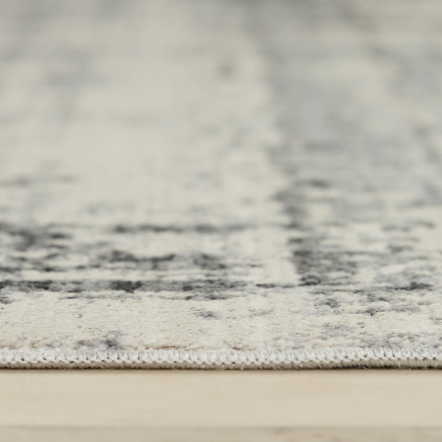 Stratford SFD768 Ivory Machine-Made Rug - Rizzy