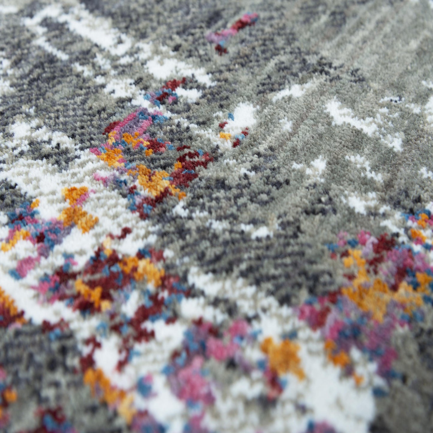 Signature SGN695 Gray Hybrid Rug - Rizzy