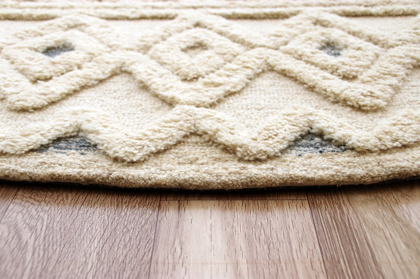 Sinuous-54112 Casual Hand-Tufted Cream/Navy Cotton Indoor Area Rug - LR Home