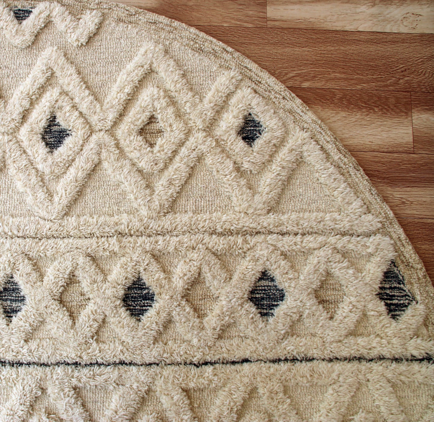 Sinuous-54112 Casual Hand-Tufted Cream/Navy Cotton Indoor Area Rug - LR Home