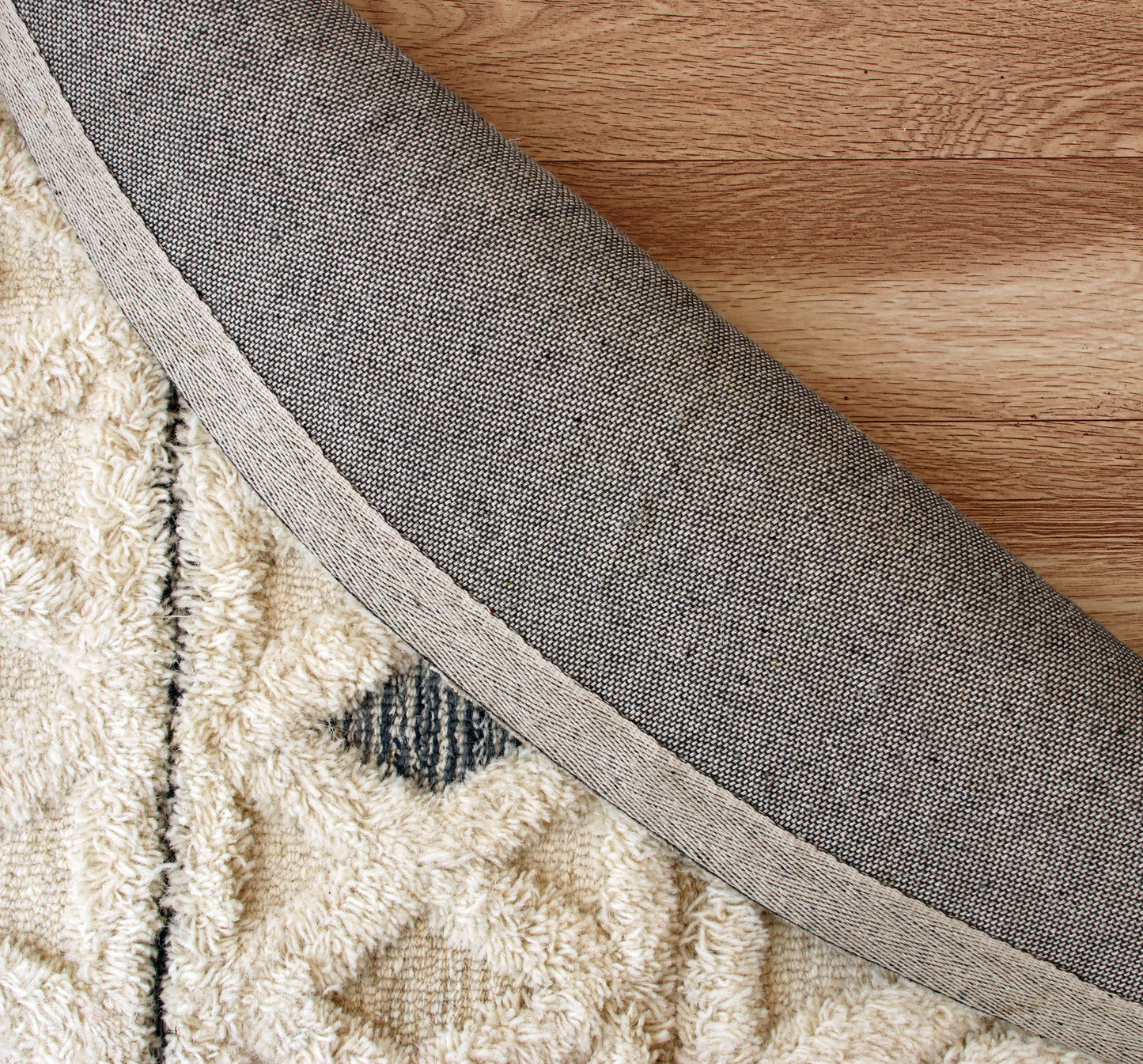 Sinuous-54112 Casual Hand-Tufted Cream/Navy Cotton Indoor Area Rug - LR Home