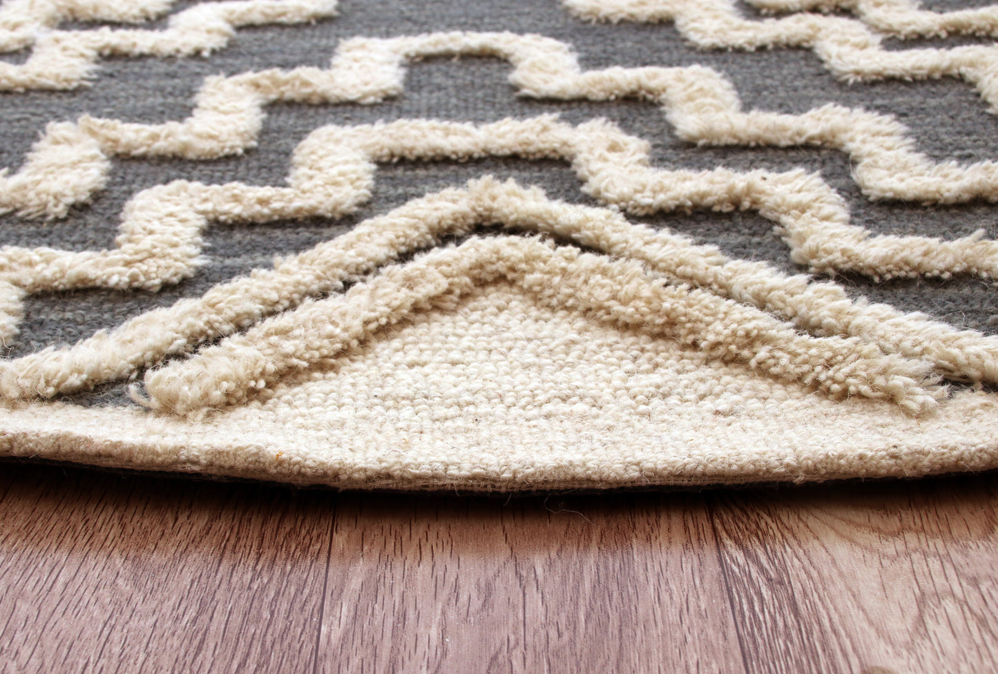 Sinuous-54113 Casual Hand-Tufted Gray/Cream Cotton Indoor Area Rug - LR Home