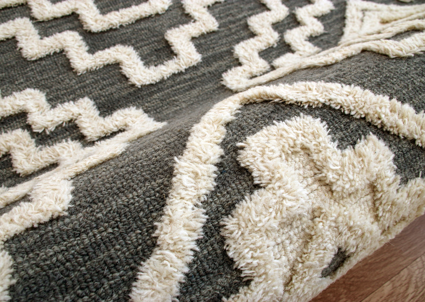 Sinuous-54113 Casual Hand-Tufted Gray/Cream Cotton Indoor Area Rug - LR Home