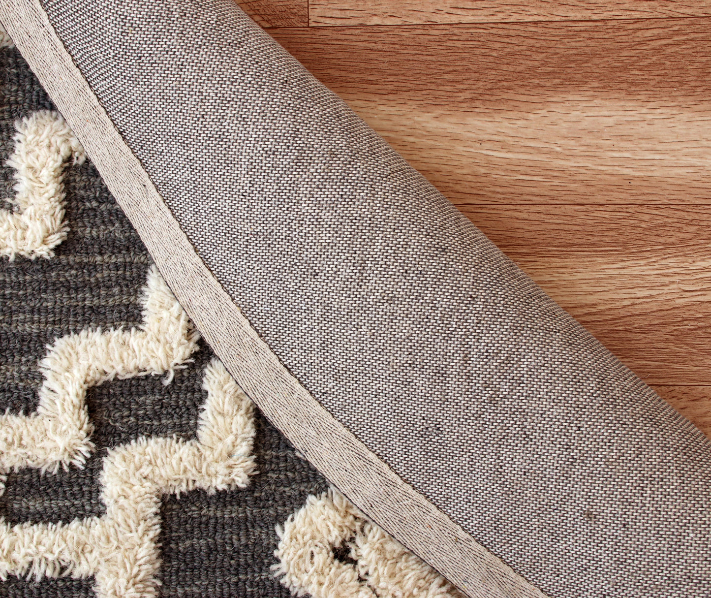 Sinuous-54113 Casual Hand-Tufted Gray/Cream Cotton Indoor Area Rug - LR Home