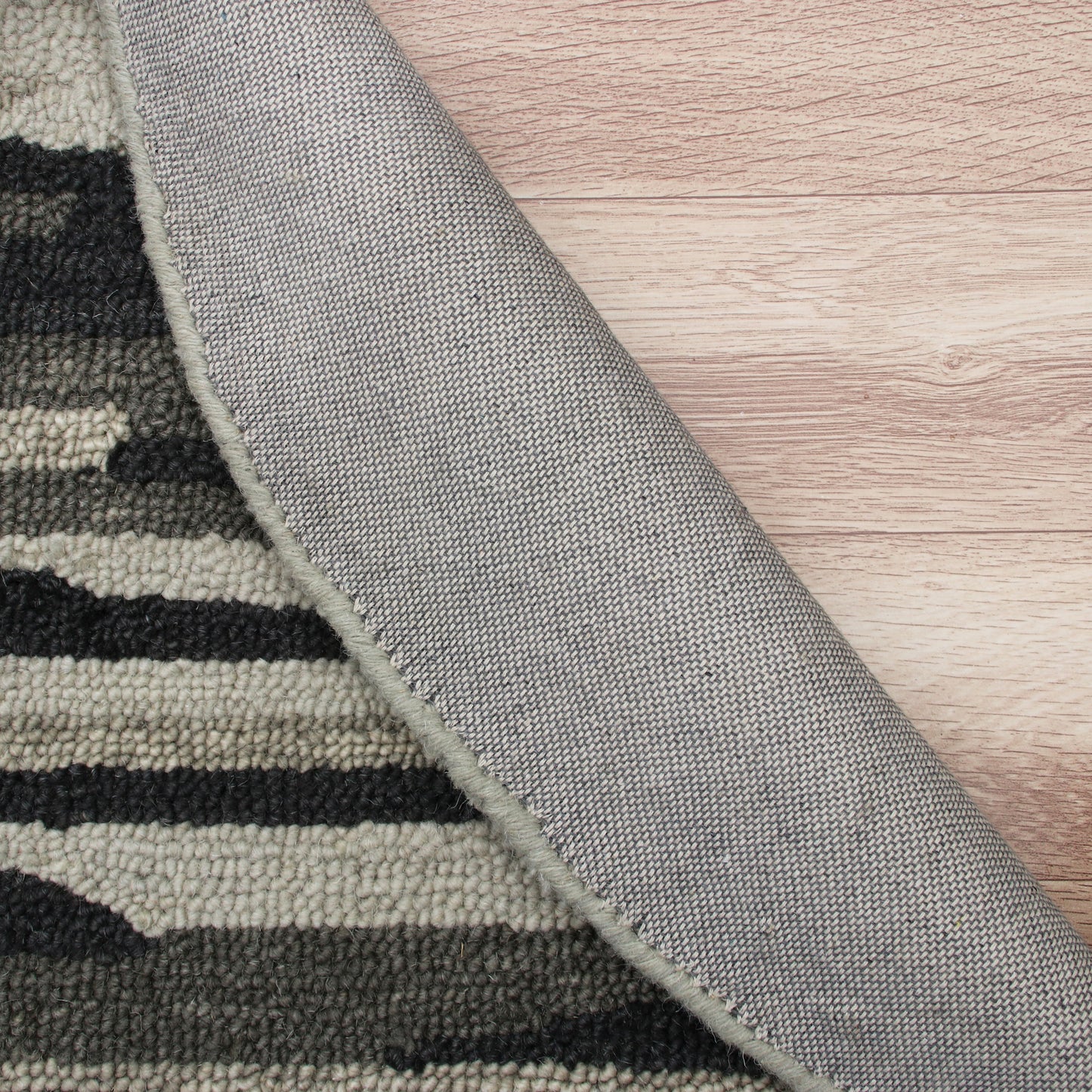Sinuous-54122 Casual Hand-Tufted Black/Gray Cotton Indoor Area Rug - LR Home