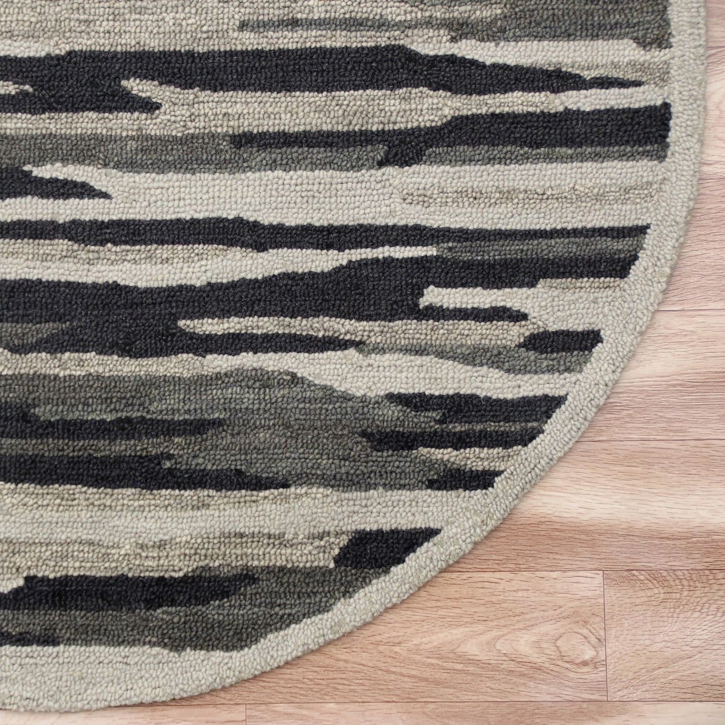 Sinuous-54122 Casual Hand-Tufted Black/Gray Cotton Indoor Area Rug - LR Home