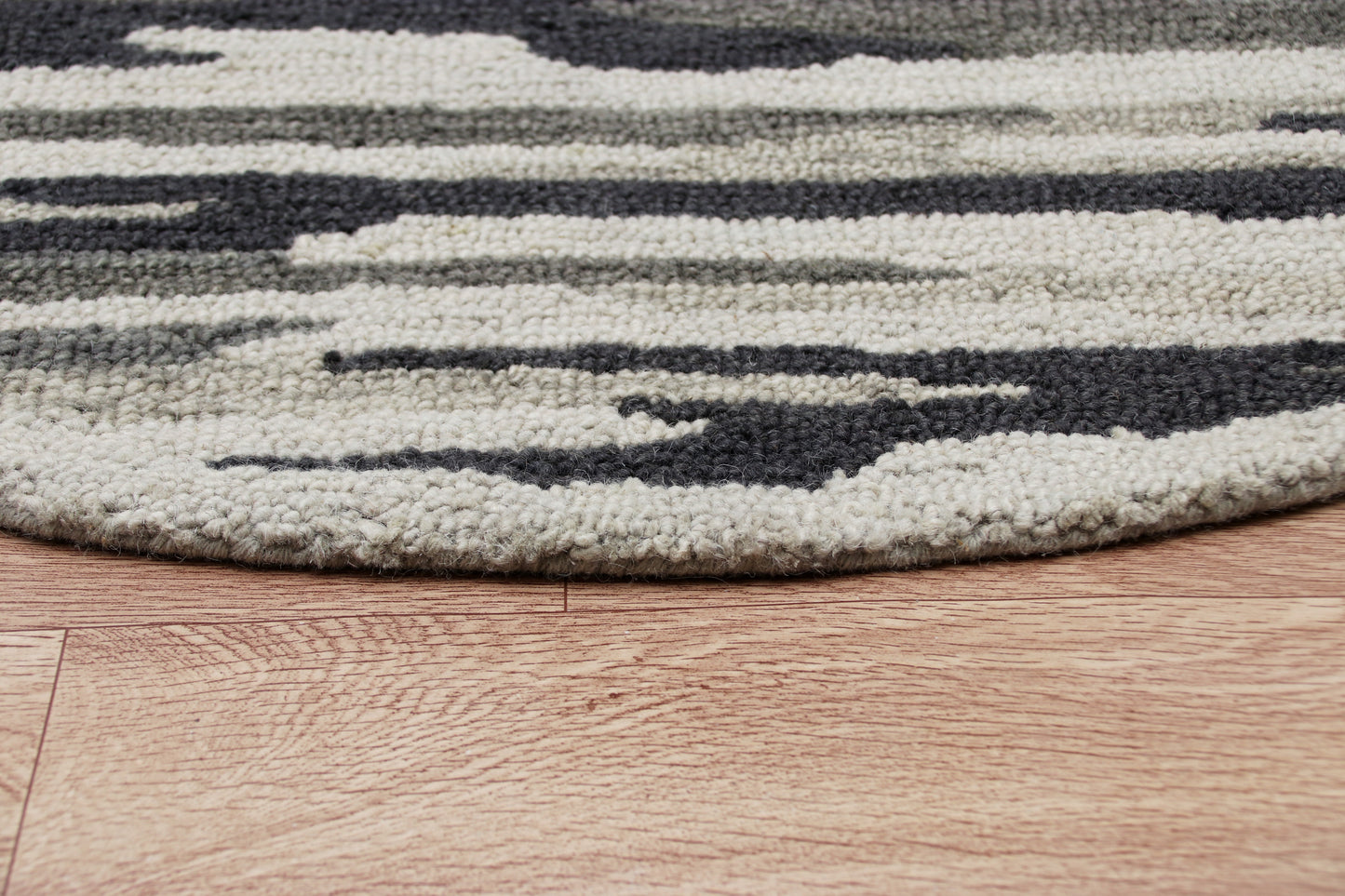 Sinuous-54122 Casual Hand-Tufted Black/Gray Cotton Indoor Area Rug - LR Home