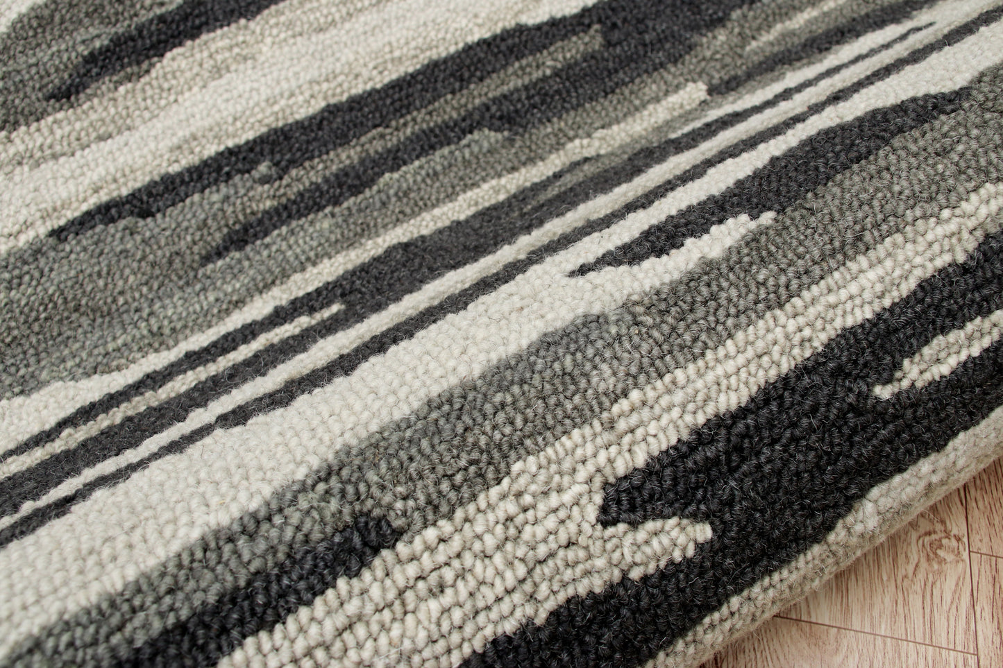 Sinuous-54122 Casual Hand-Tufted Black/Gray Cotton Indoor Area Rug - LR Home
