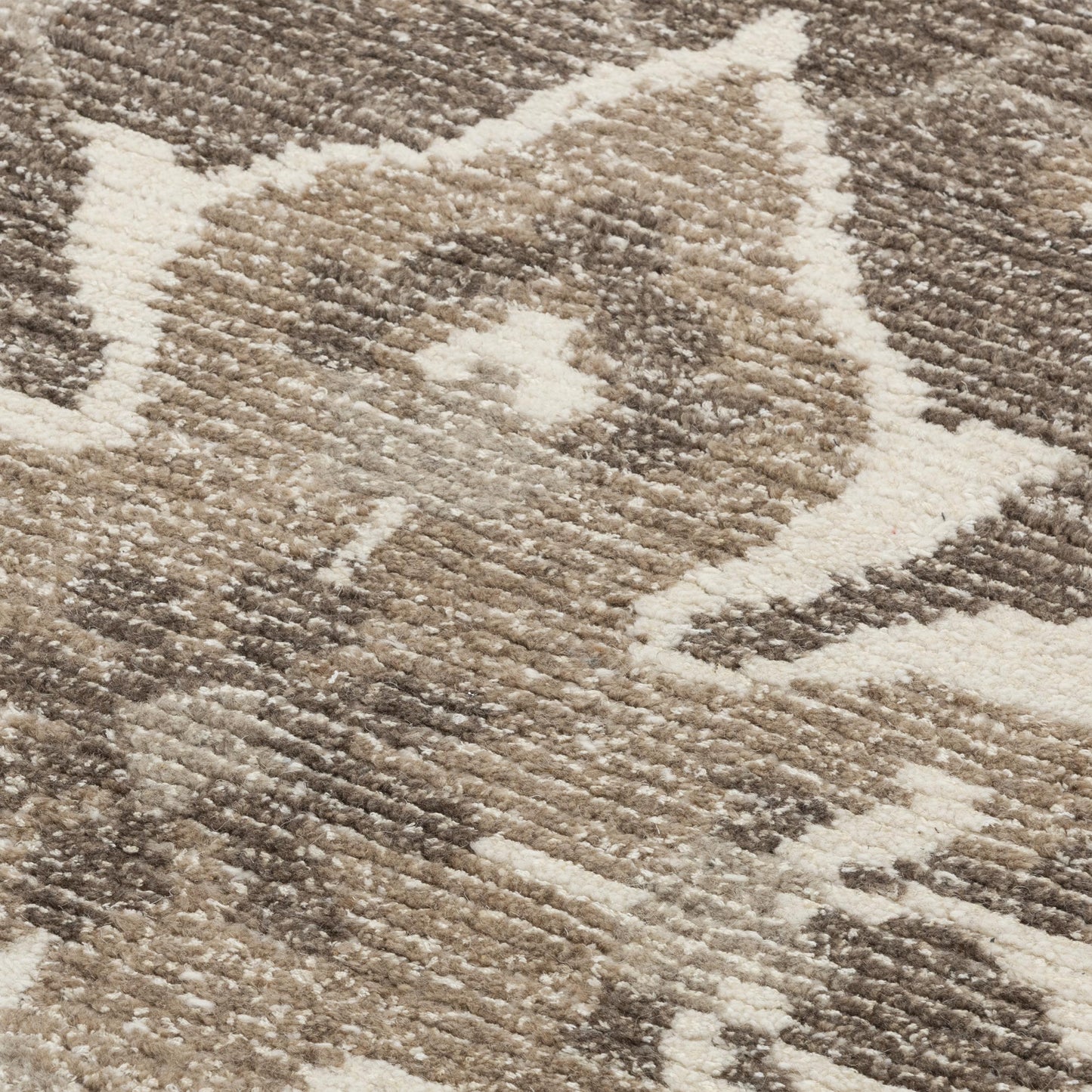 Serena SNA925 Brown Hand-Tufted Rug - Rizzy