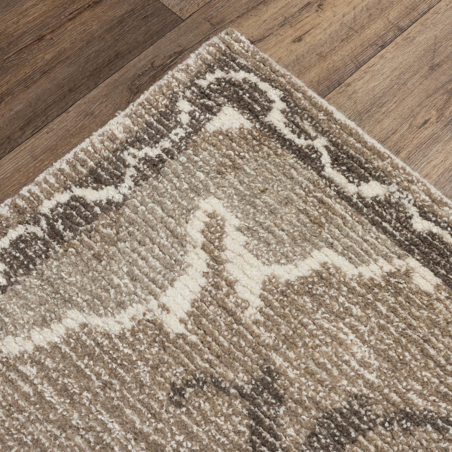Serena SNA925 Brown Hand-Tufted Rug - Rizzy