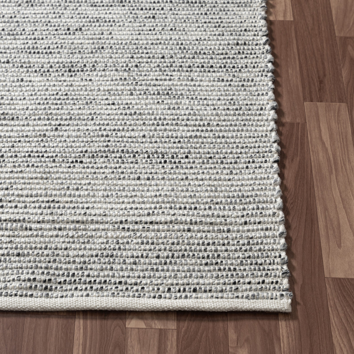 Silver/Ivory Contemporary Solid Hand-Woven Polyester Indoor Area Rug - corner view