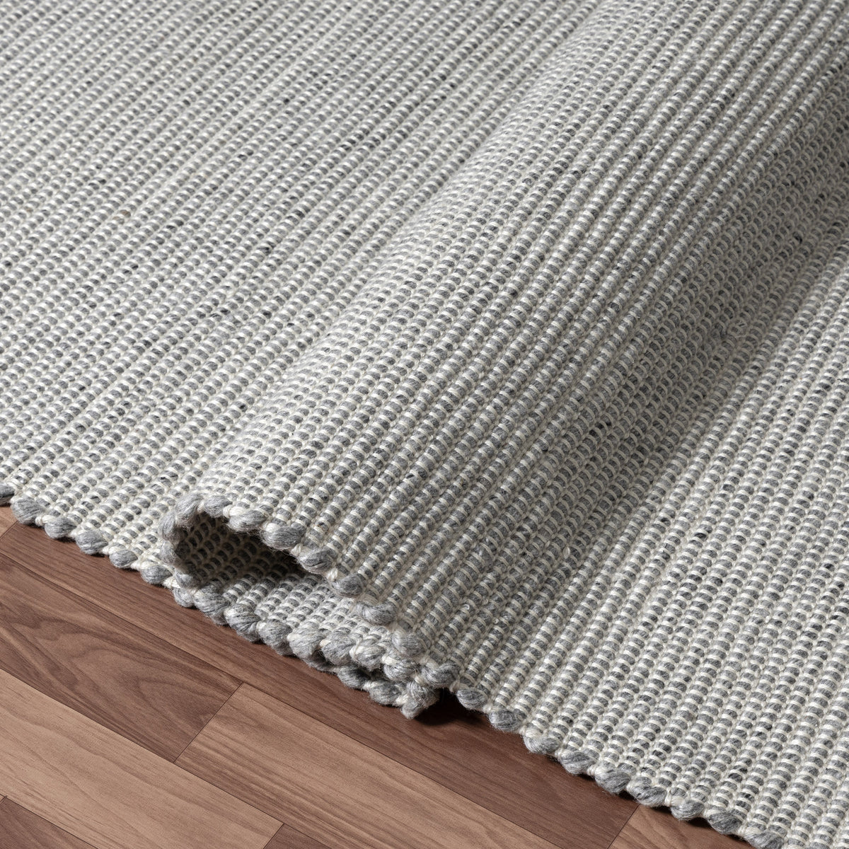 Gray/Ivory Contemporary Solid Hand-Woven Polyester Indoor Area Rug - close-up detail