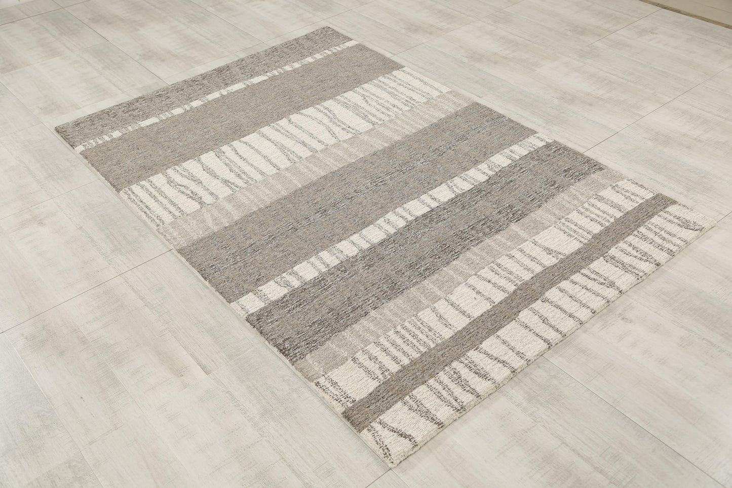Taylor TAY892 Gray/Natural Hand-Tufted Rug - Rizzy