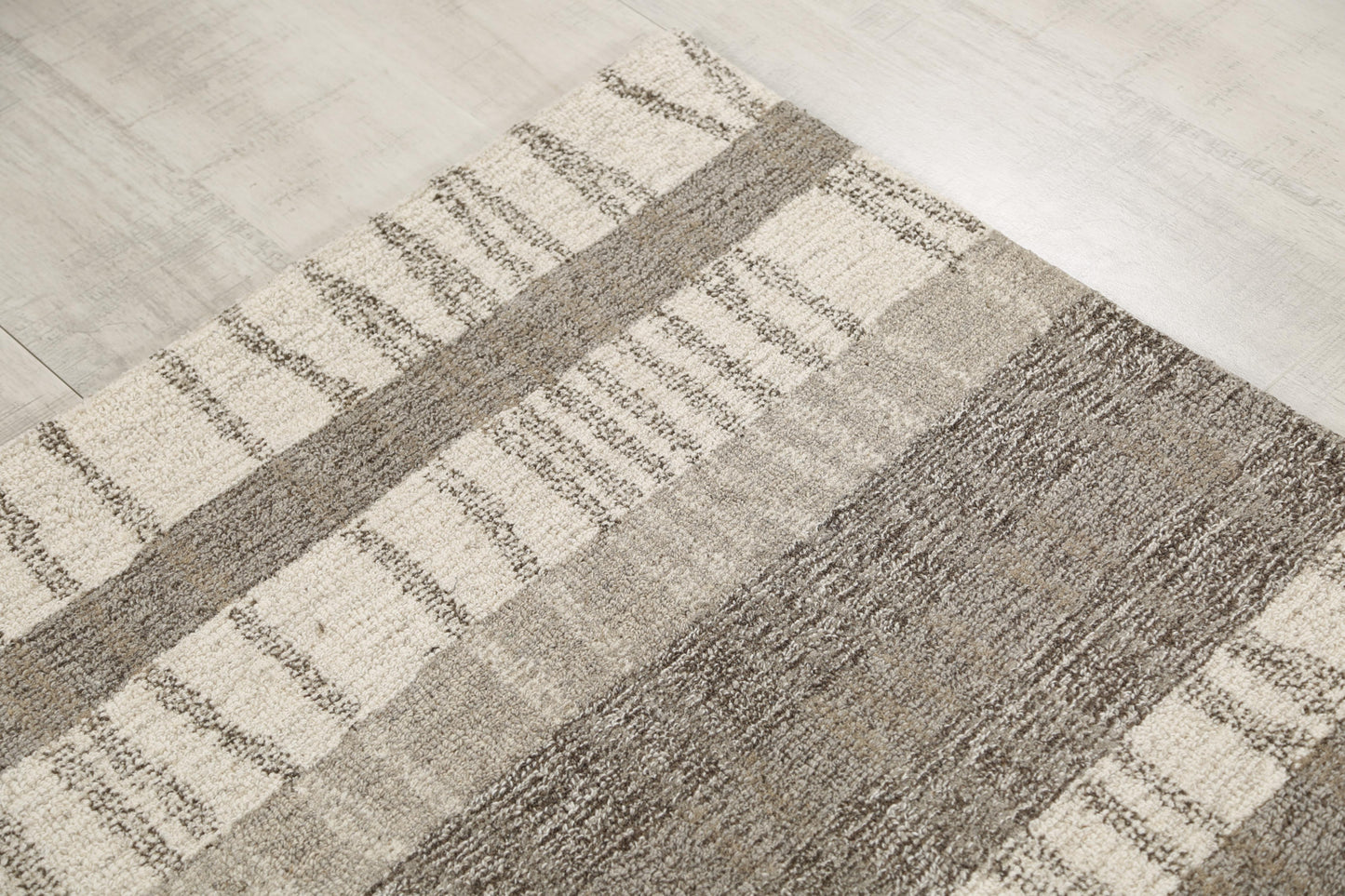 Taylor TAY892 Gray/Natural Hand-Tufted Rug - Rizzy