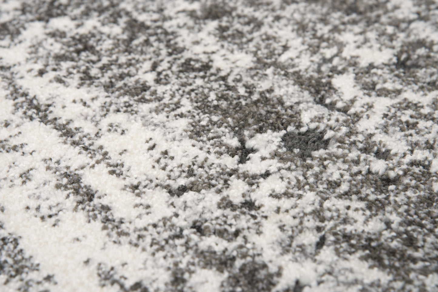 Valencia VCA103 Ivory/Silver Machine-Made Rug - Rizzy