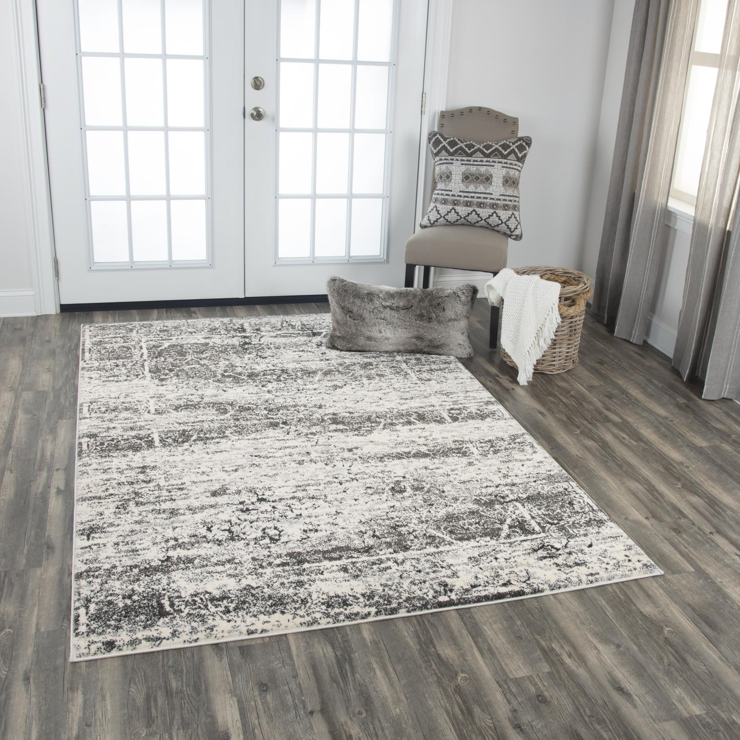 Valencia VCA103 Ivory/Silver Machine-Made Rug - Rizzy