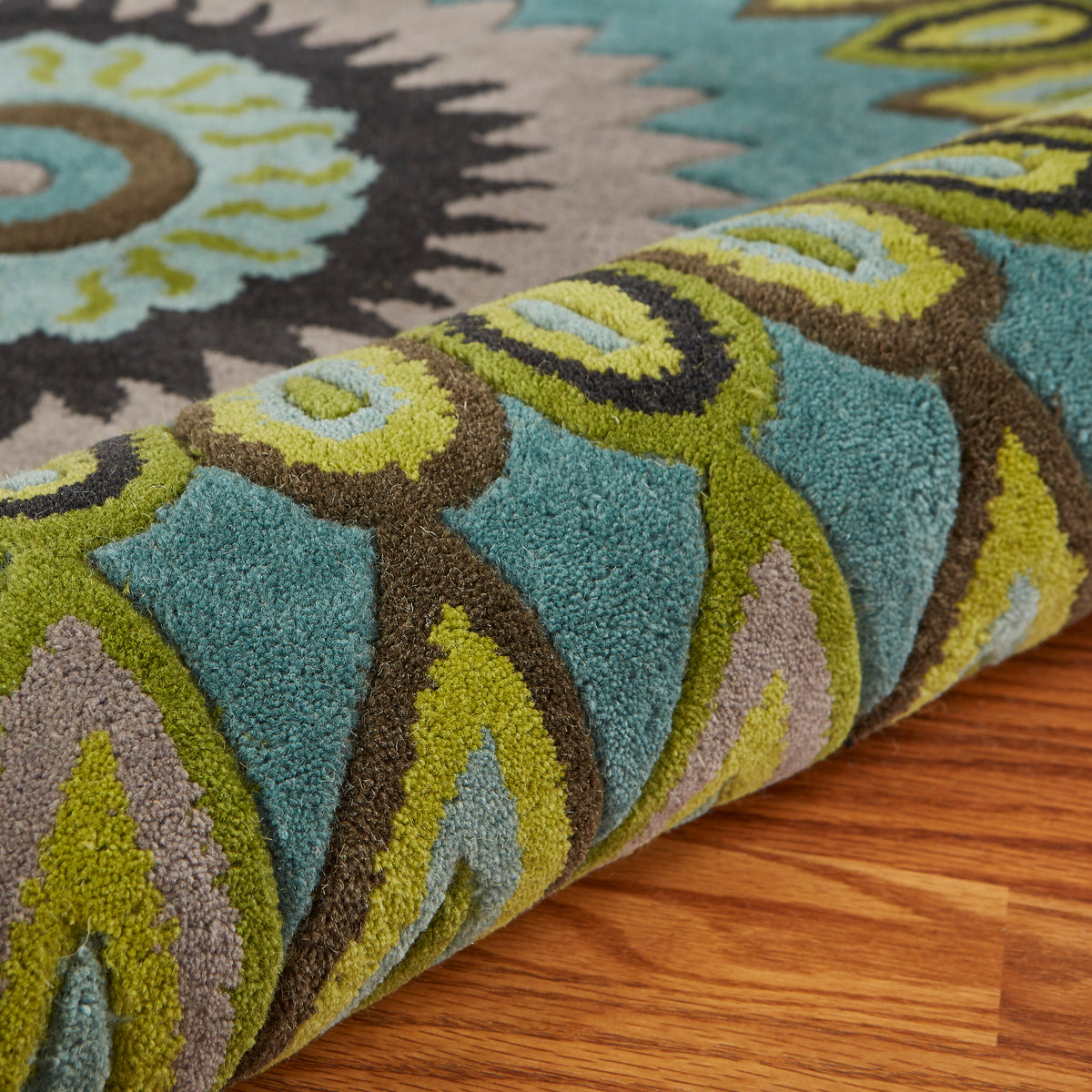 Traditional Peacock Indoor Area Rug - close-up detail