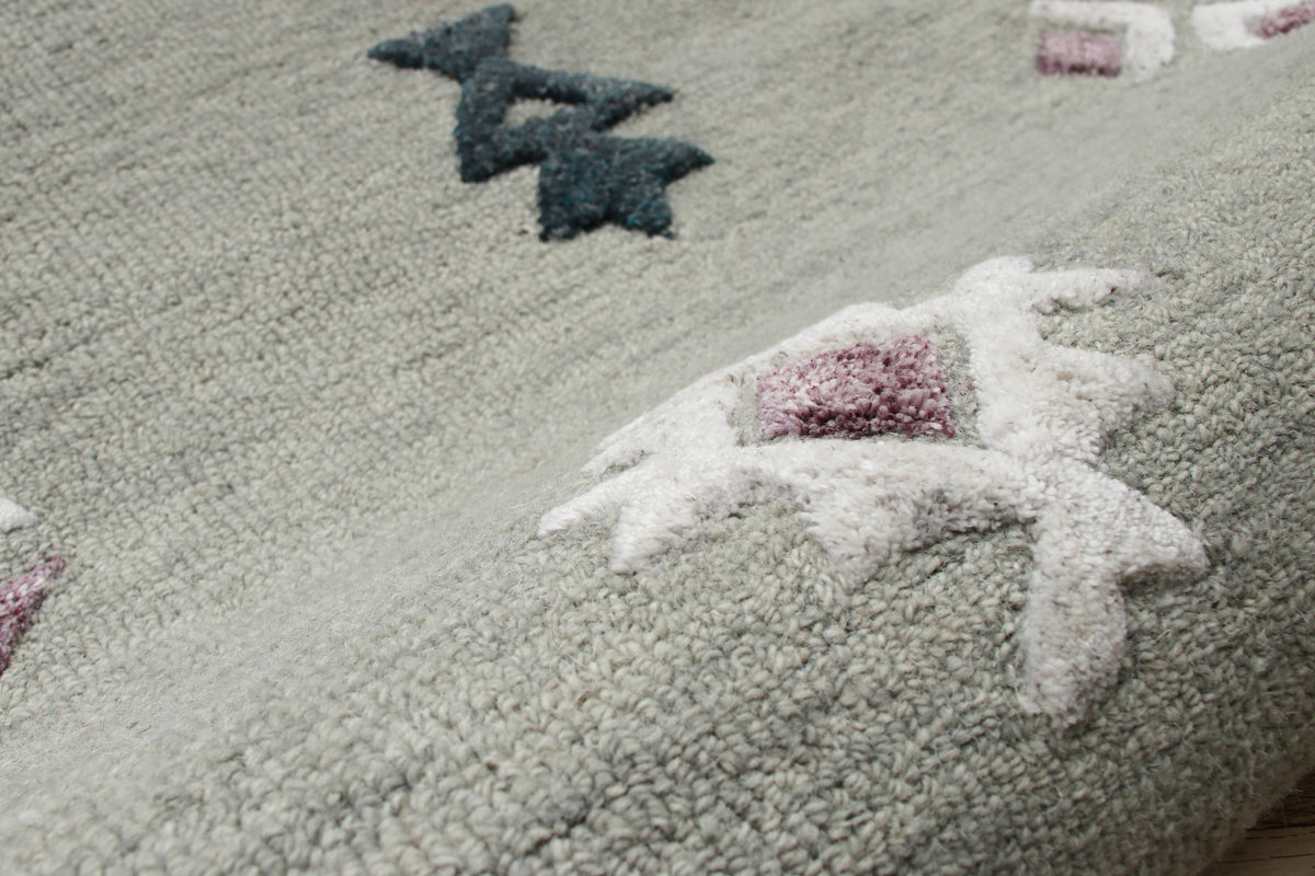 Hand Tufted Gray Geometric Bordered Round Rug - close-up detail