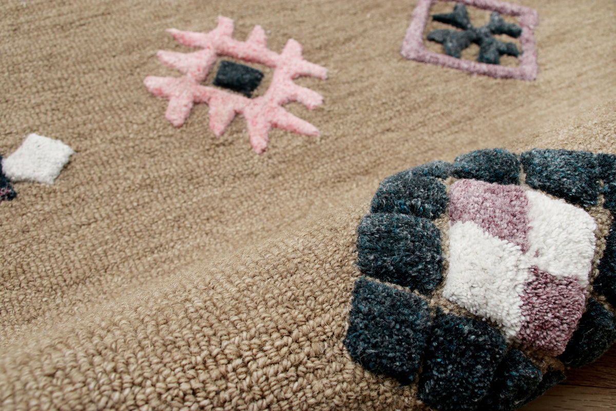 Evette Rios Vibrance Hand Tufted Taupe Geometric Area Rug - close-up detail