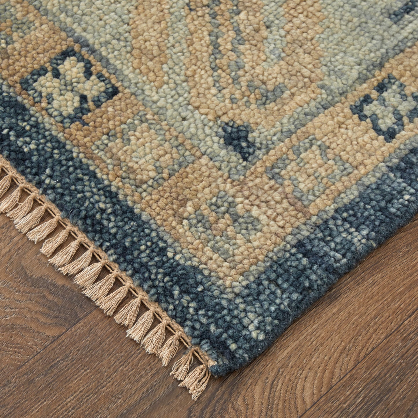 Fillmore Traditional/Classic Blue/Ivory Accent Rug