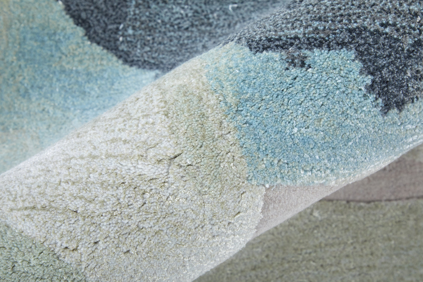 Kawai Modern/Bohemian & Eclectic/Casual Green/Blue/Ivory Area Rug