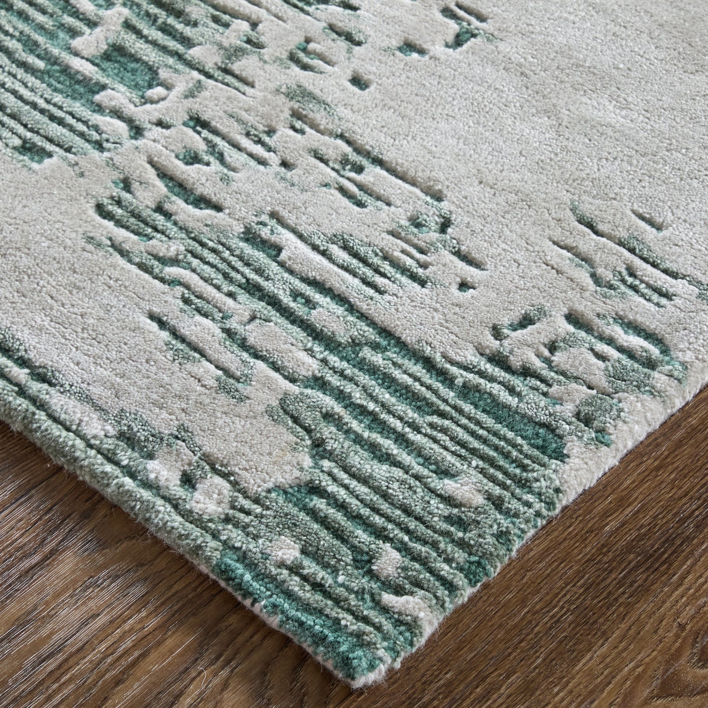 Zarah Modern/Bohemian & Eclectic Green/White Accent Rug