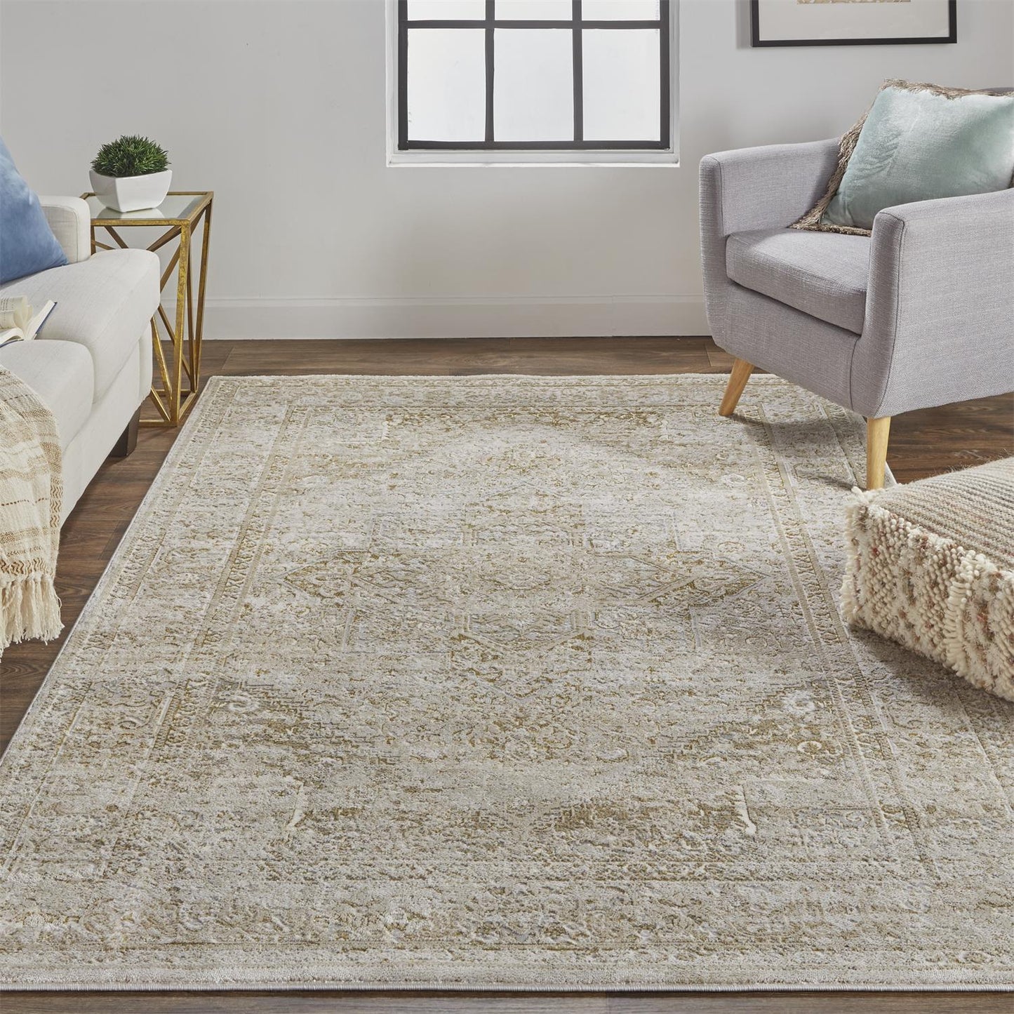 Aura Modern/Classic/Persian Ivory/Gold Area Rug