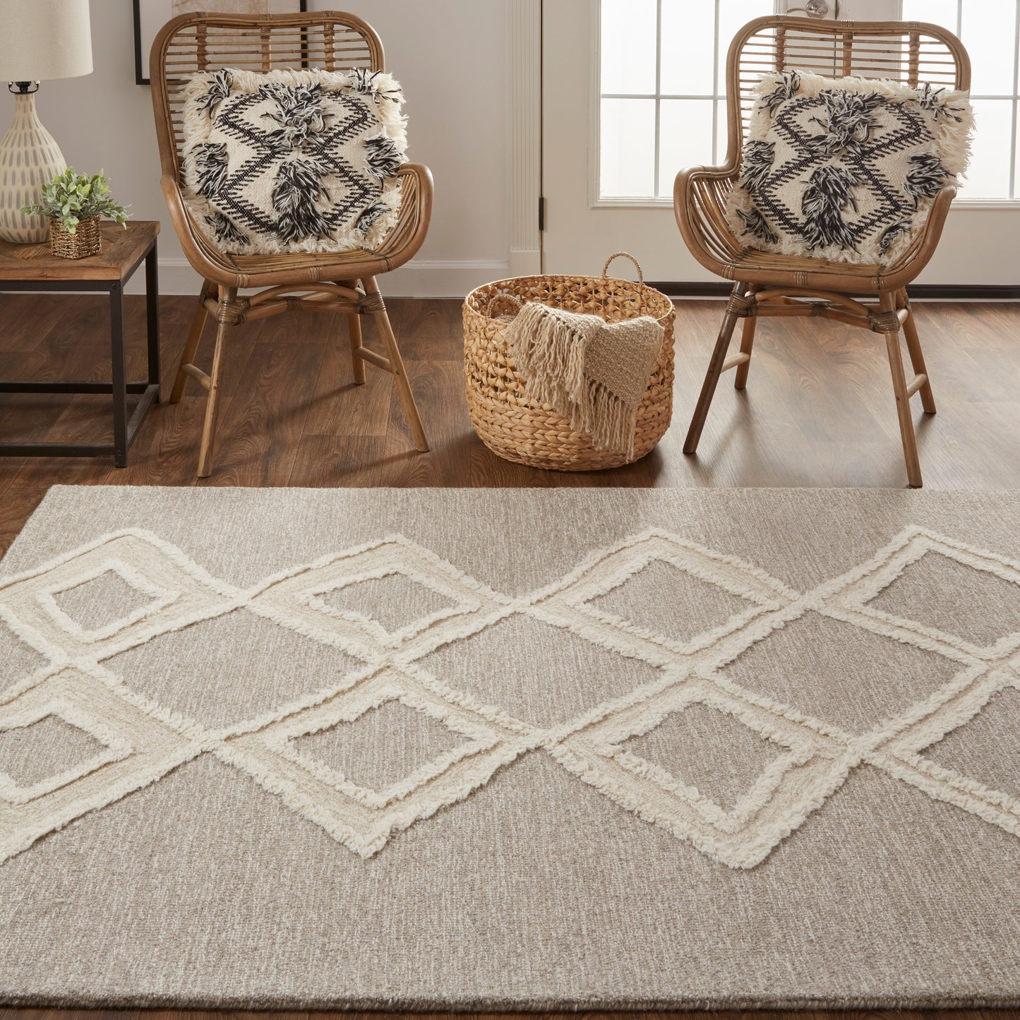 Anica Transitional/Bohemian & Eclectic/Natural Geometric/Diamond/Moroccan Gray/Ivory - Feizy Rug