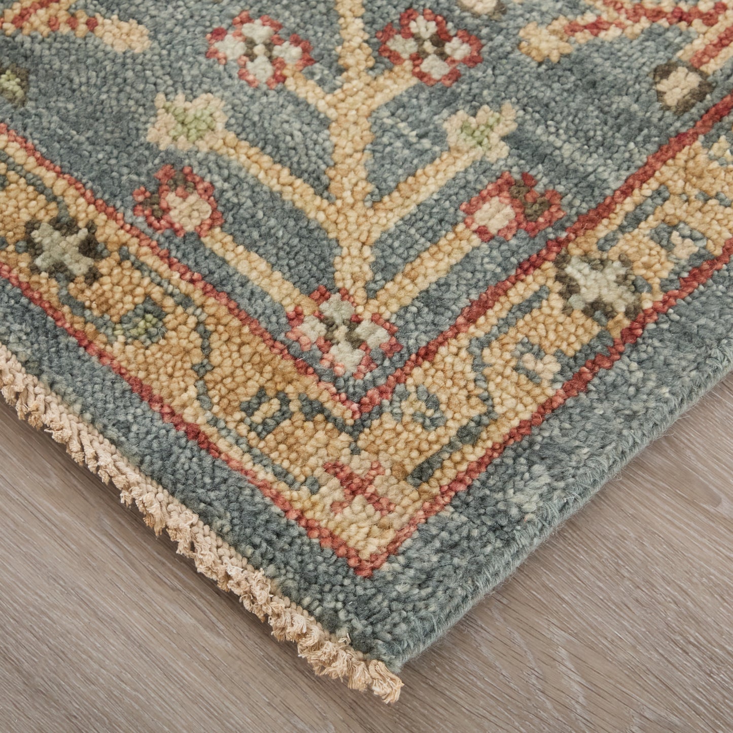 Carrington Traditional/Vintage/Classic Blue/Red/Gold Area Rug