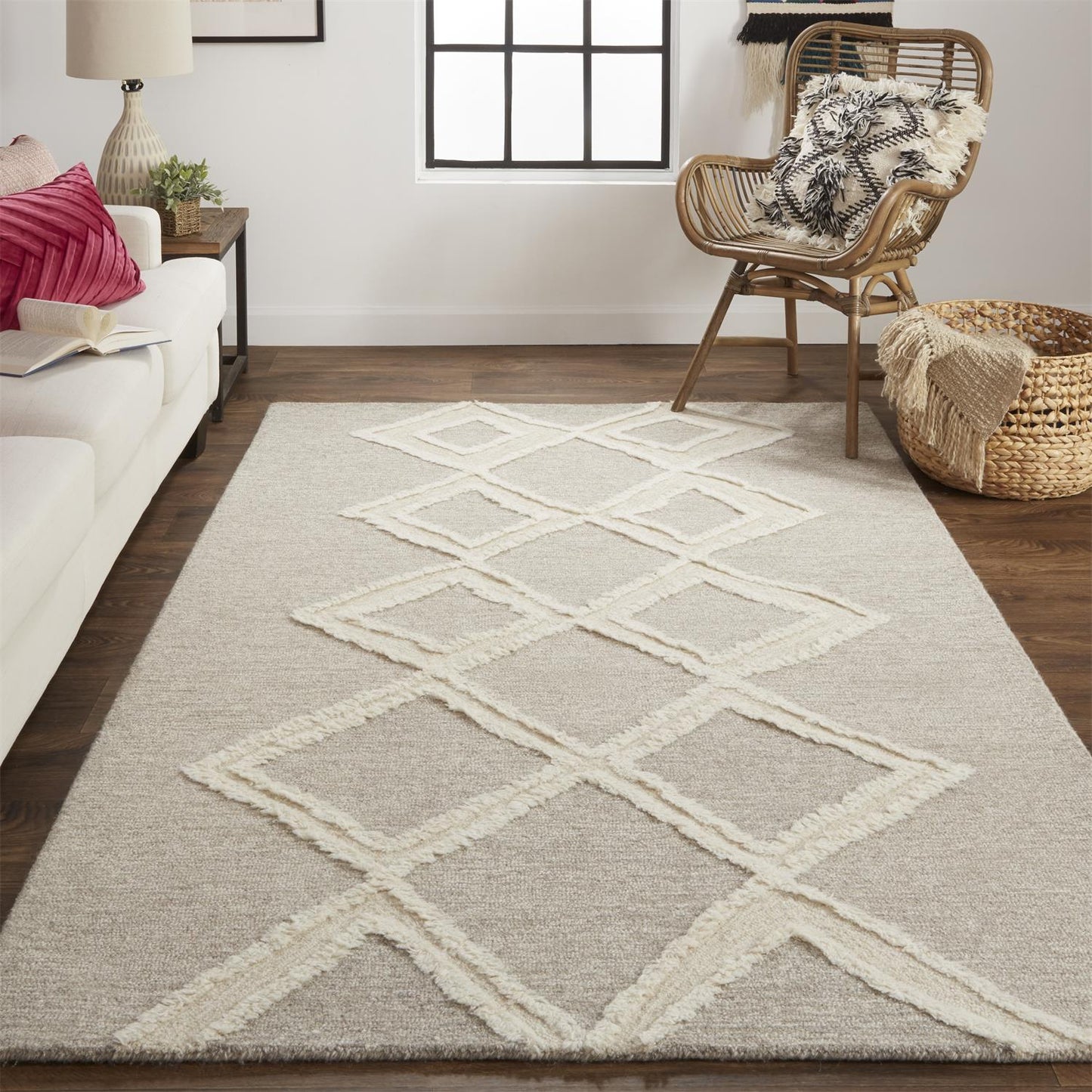 Anica Transitional/Bohemian & Eclectic/Natural Geometric/Diamond/Moroccan Gray/Ivory - Feizy Rug