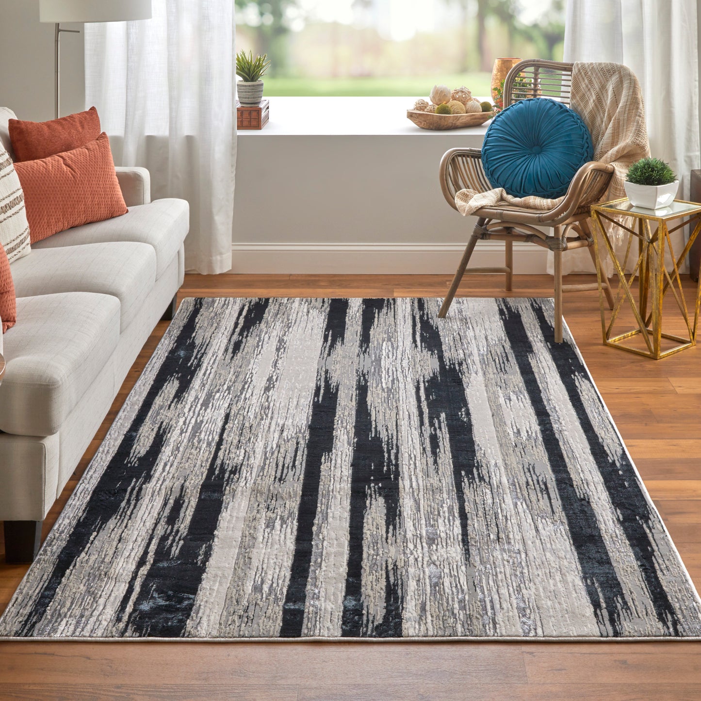 Micah Modern/Industrial Black/Silver/Gray Accent Rug