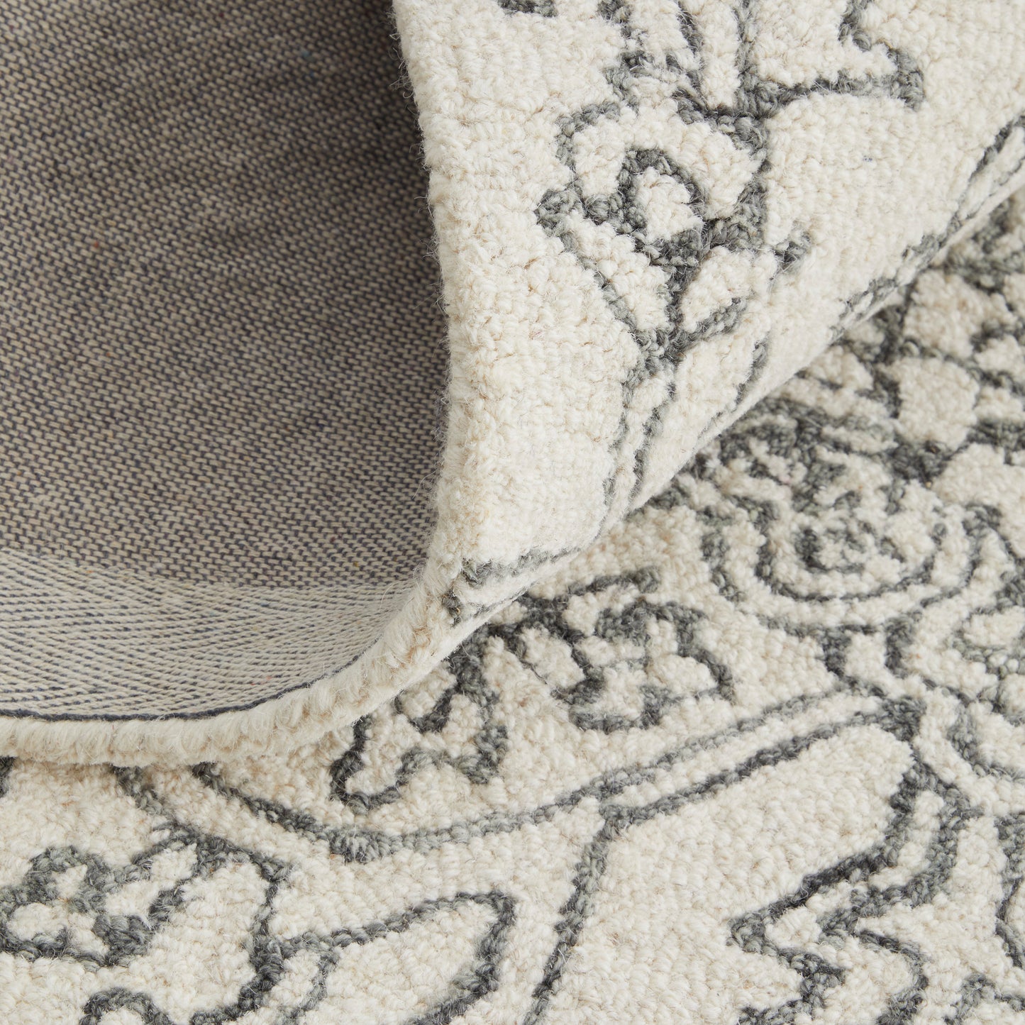 Belfort Transitional/Vintage/Classic White/Gray Area Rug