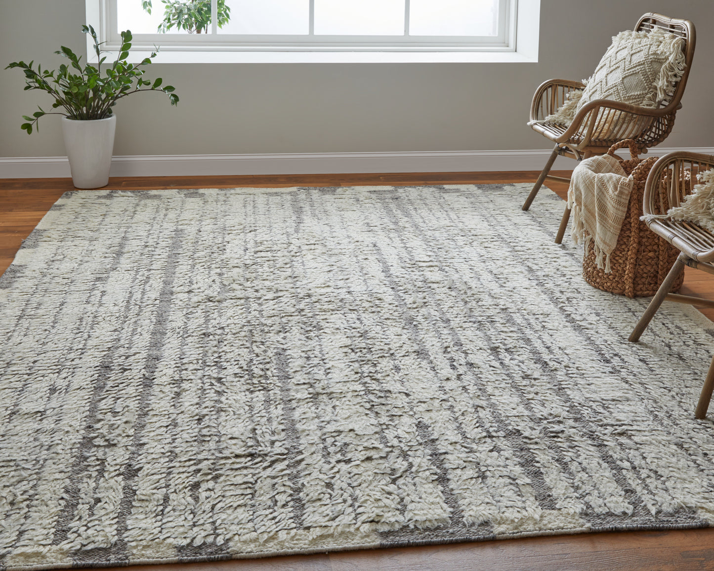 Ashby Transitional/Casual Ivory/Gray Accent Rug