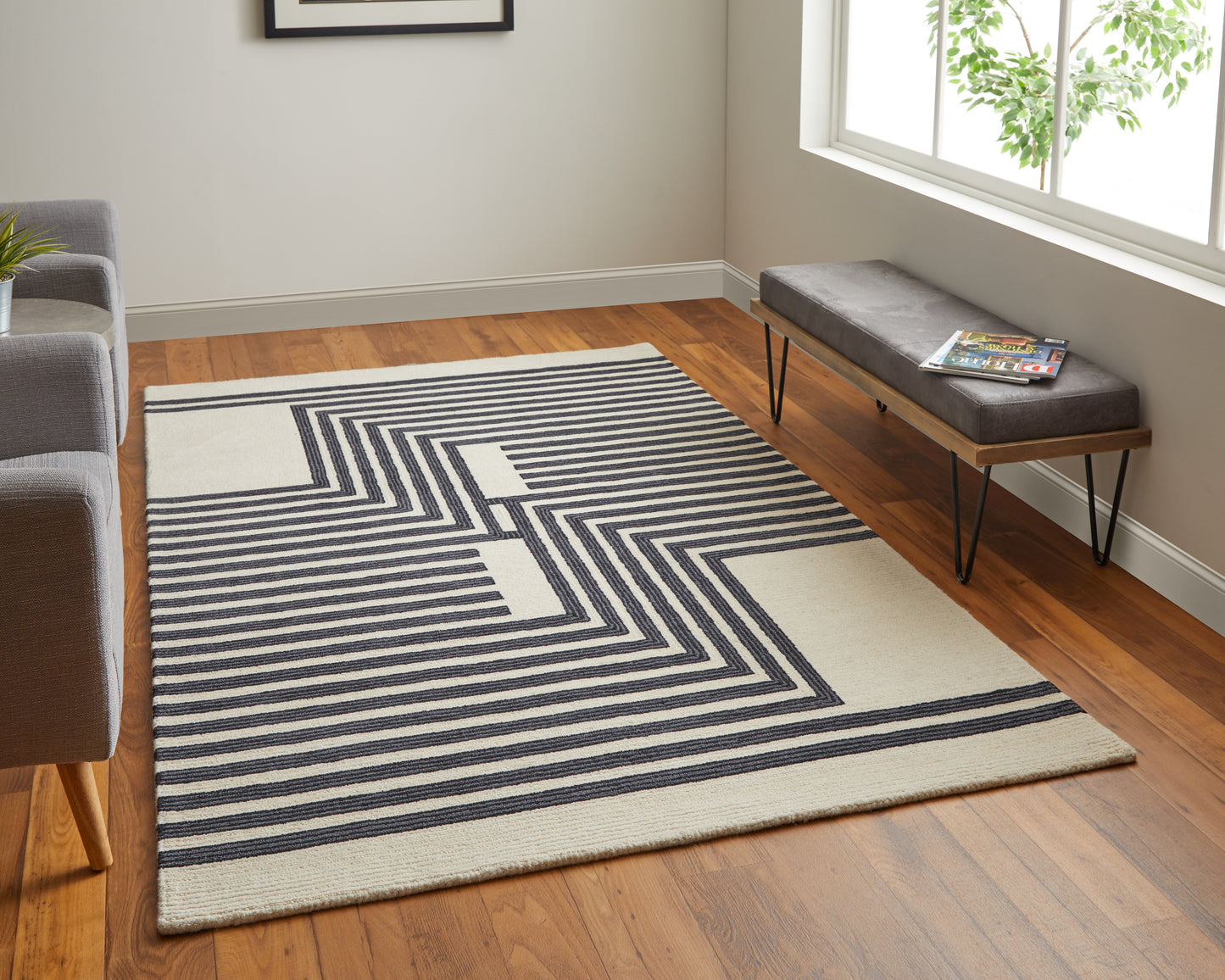 Maguire Transitional/Industrial/Mid-Century Modern Gray/Ivory/Black Accent Rug