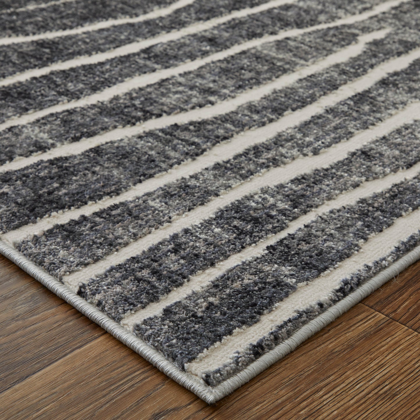 Kano Transitional/Industrial/Casual Black/Gray/Ivory Accent Rug