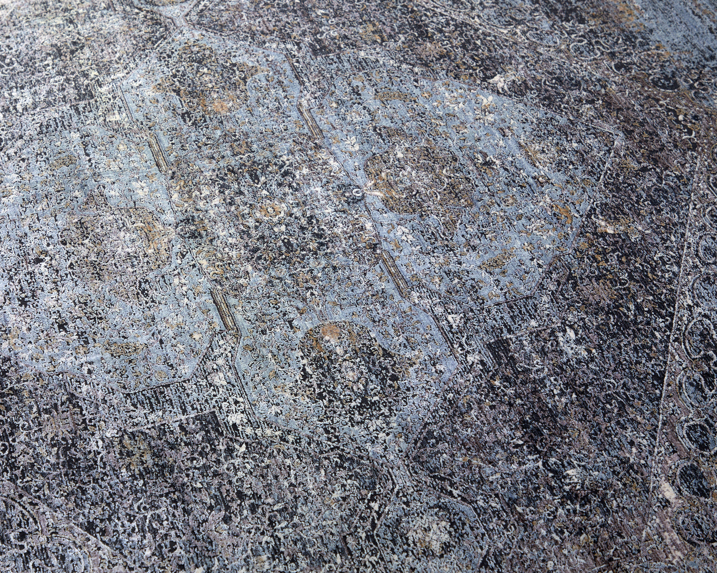 Sarrant Transitional/Casual/Bohemian & Eclectic Gray/Silver/Ivory Runner